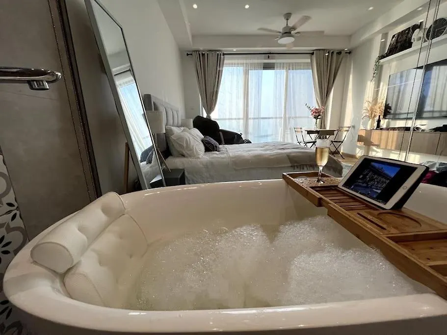 Luxury Seaview Studio Apartment -Rak Marjan Island رأس الخيمة الإمارات العربية المتحدة